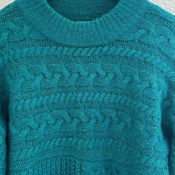 NEW Abercrombie Sweater - Picture 3 of 6